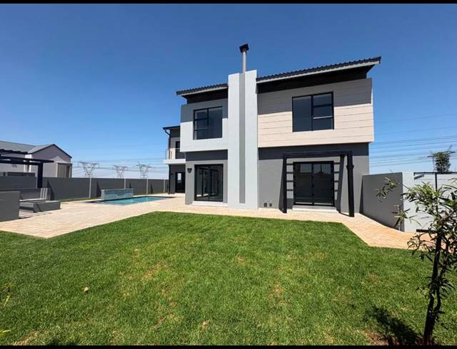 4 BEDROOM HOUSE FOR SALE IN MIDSTREAM HEIGHTS